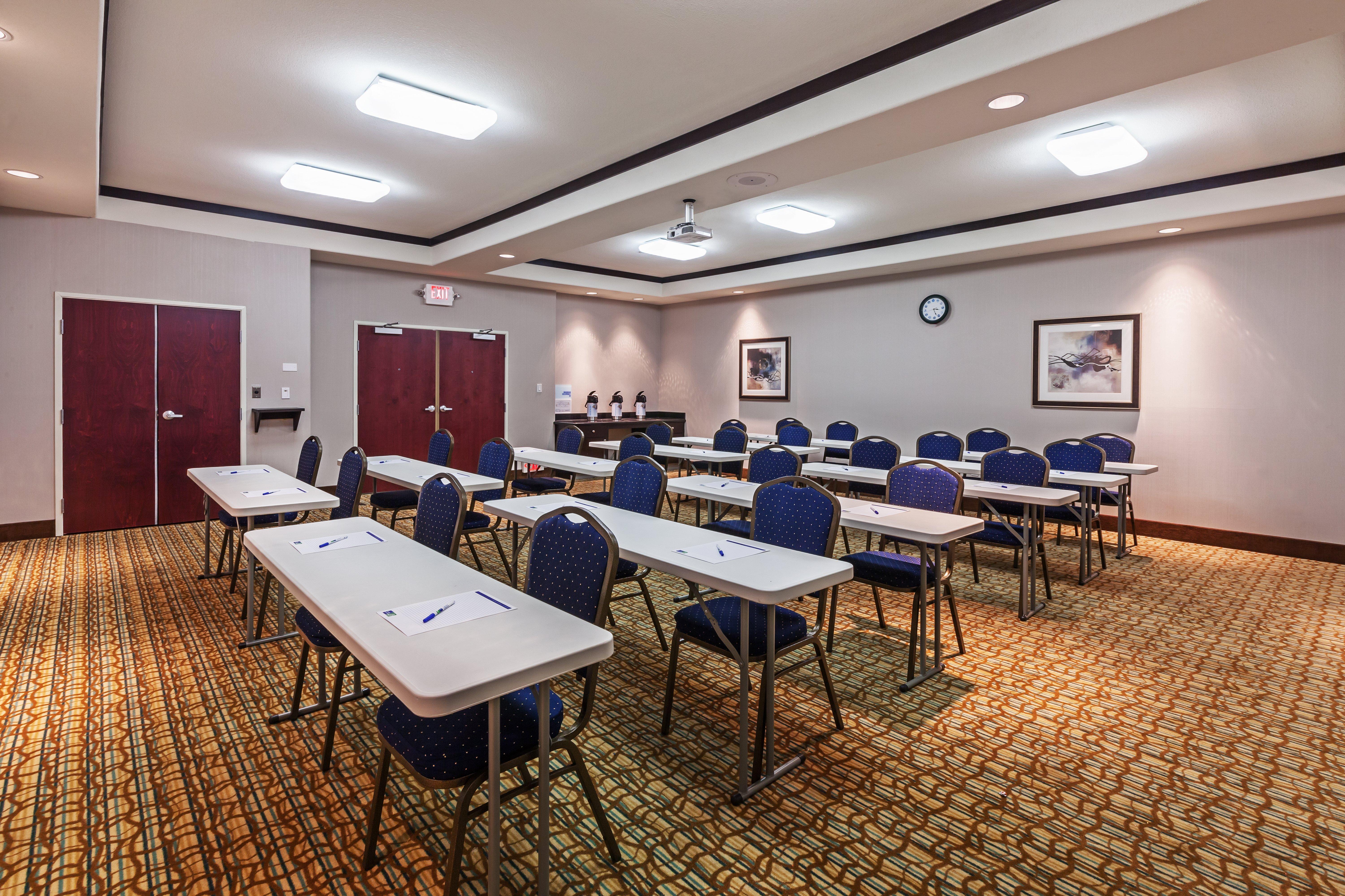 Holiday Inn Express & Suites Cleveland By Ihg Экстерьер фото
