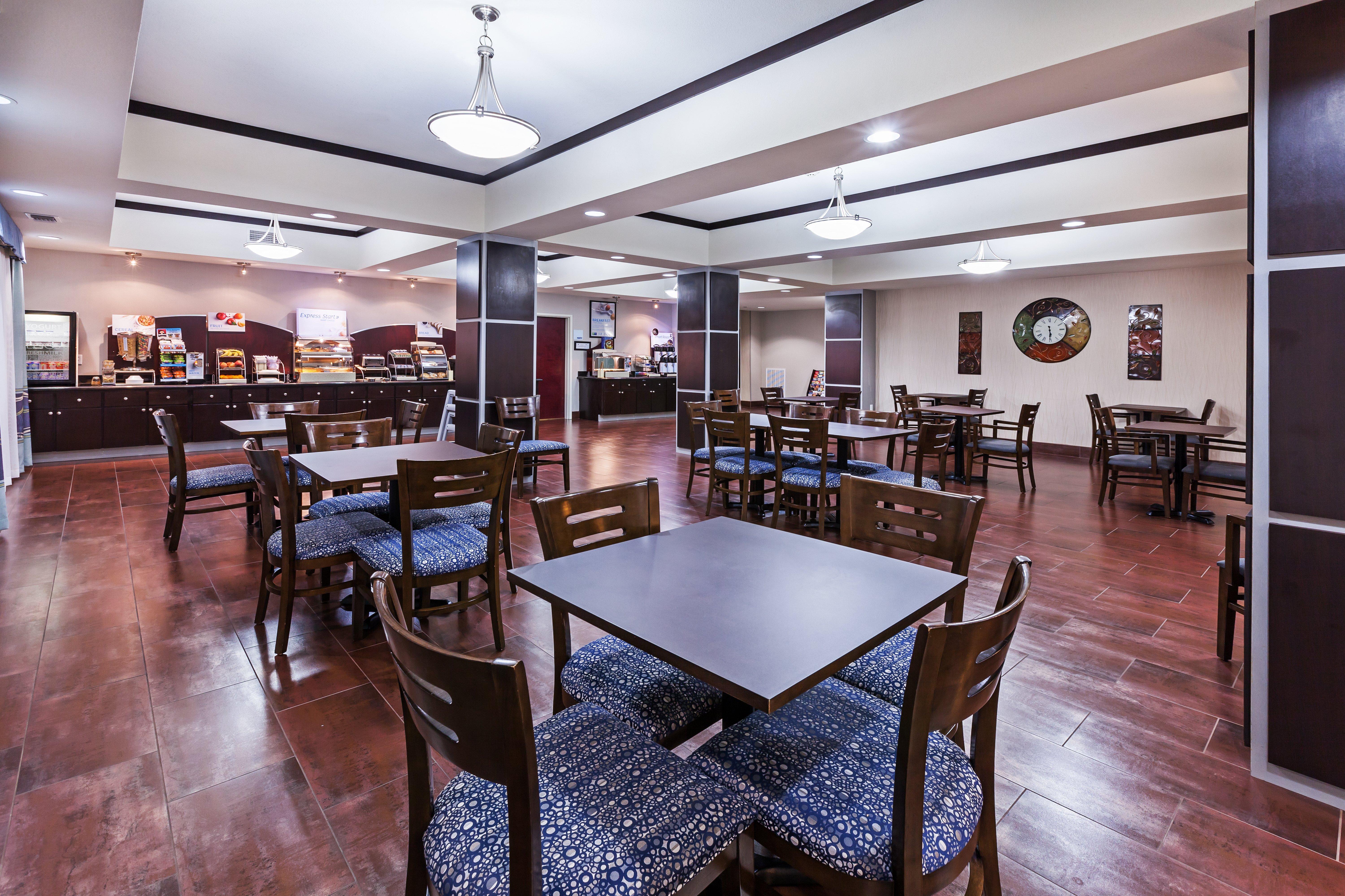 Holiday Inn Express & Suites Cleveland By Ihg Экстерьер фото