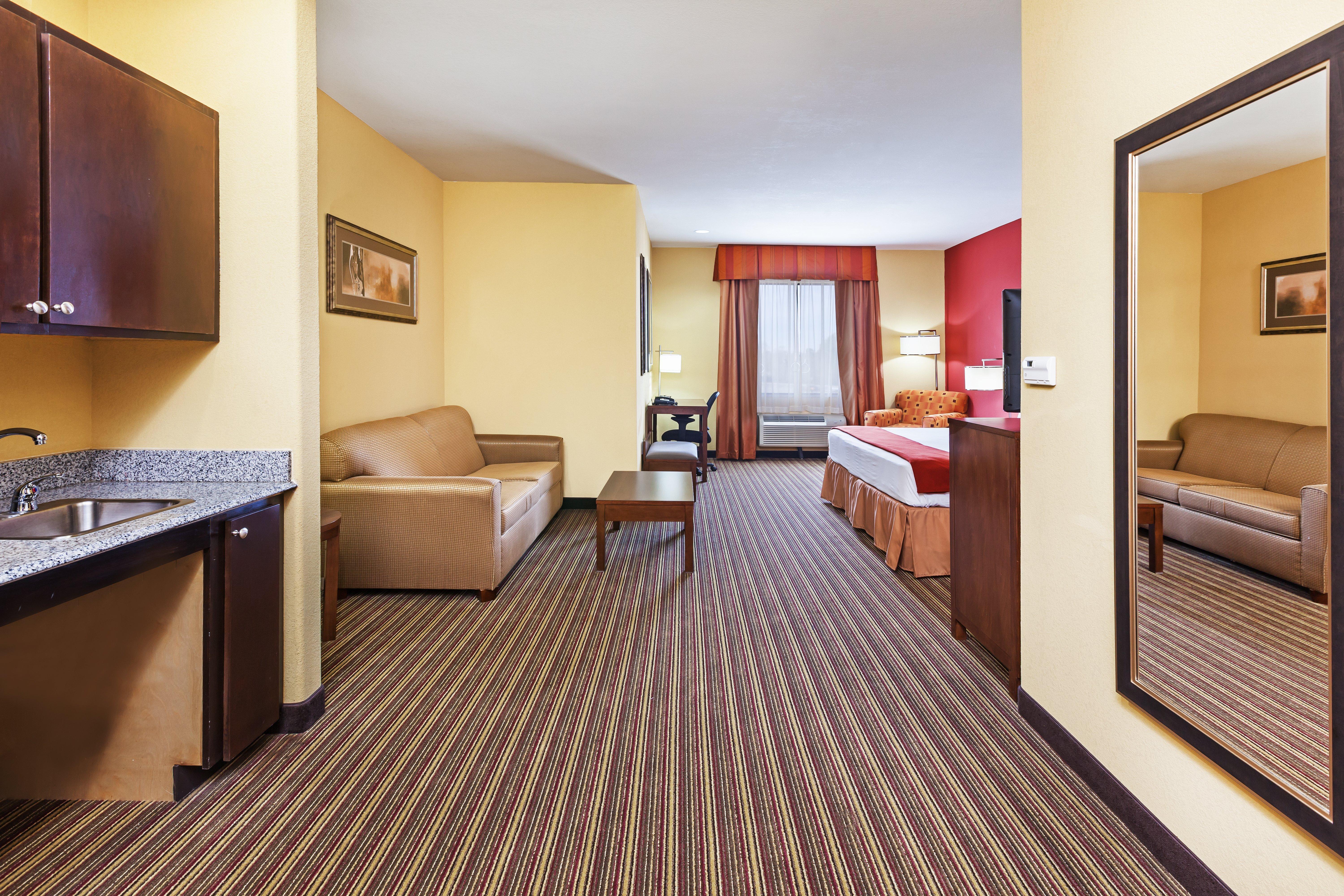 Holiday Inn Express & Suites Cleveland By Ihg Экстерьер фото