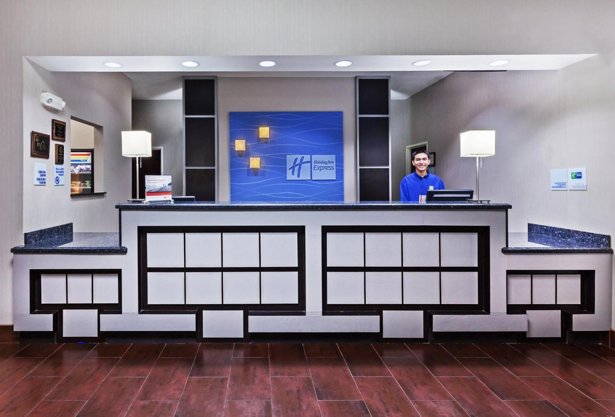 Holiday Inn Express & Suites Cleveland By Ihg Экстерьер фото
