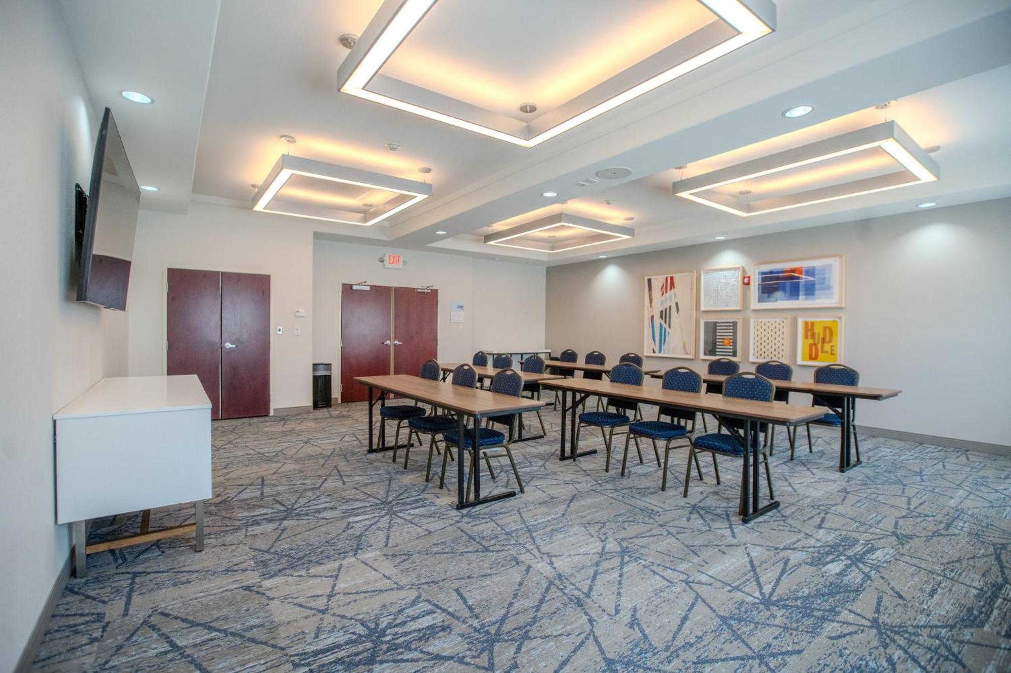 Holiday Inn Express & Suites Cleveland By Ihg Экстерьер фото