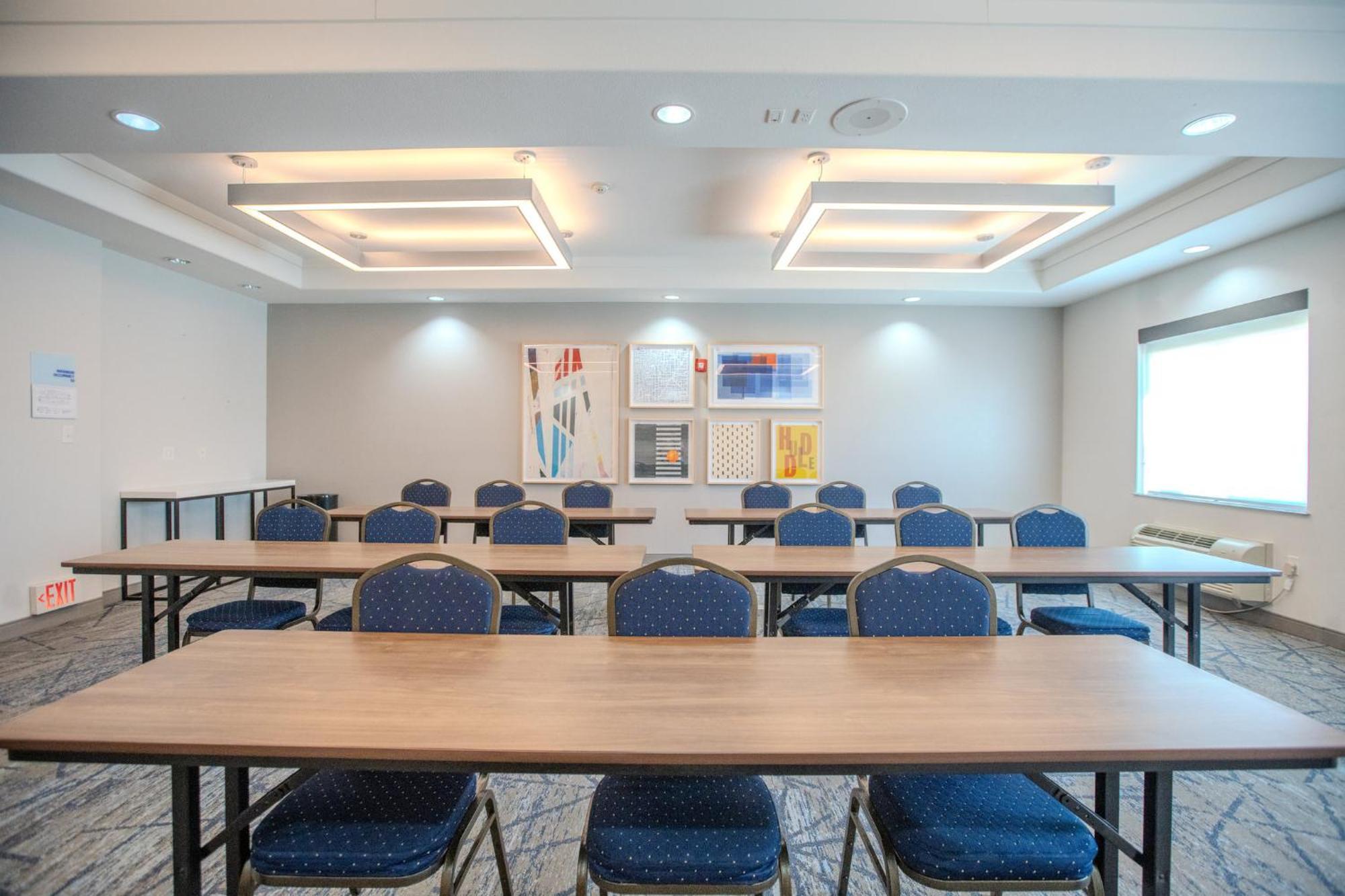 Holiday Inn Express & Suites Cleveland By Ihg Экстерьер фото