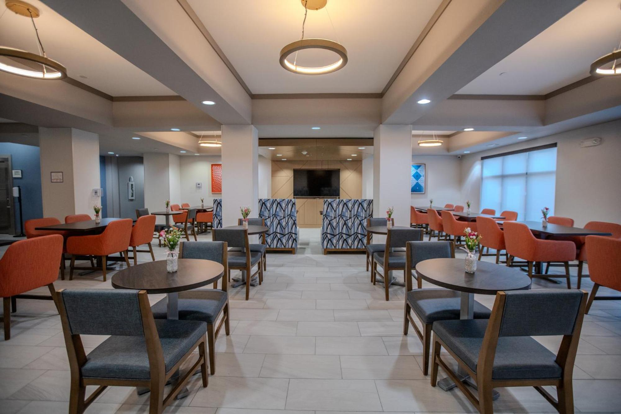 Holiday Inn Express & Suites Cleveland By Ihg Экстерьер фото