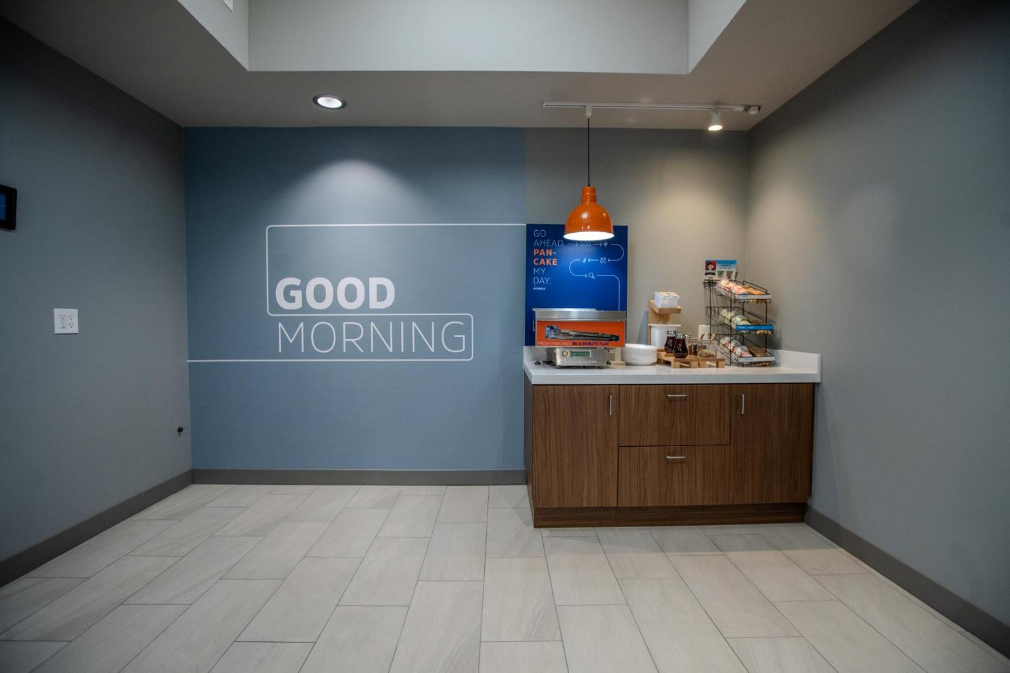 Holiday Inn Express & Suites Cleveland By Ihg Экстерьер фото