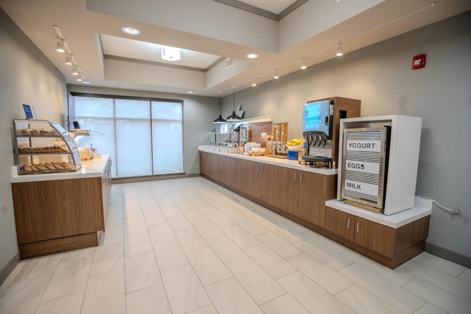 Holiday Inn Express & Suites Cleveland By Ihg Экстерьер фото