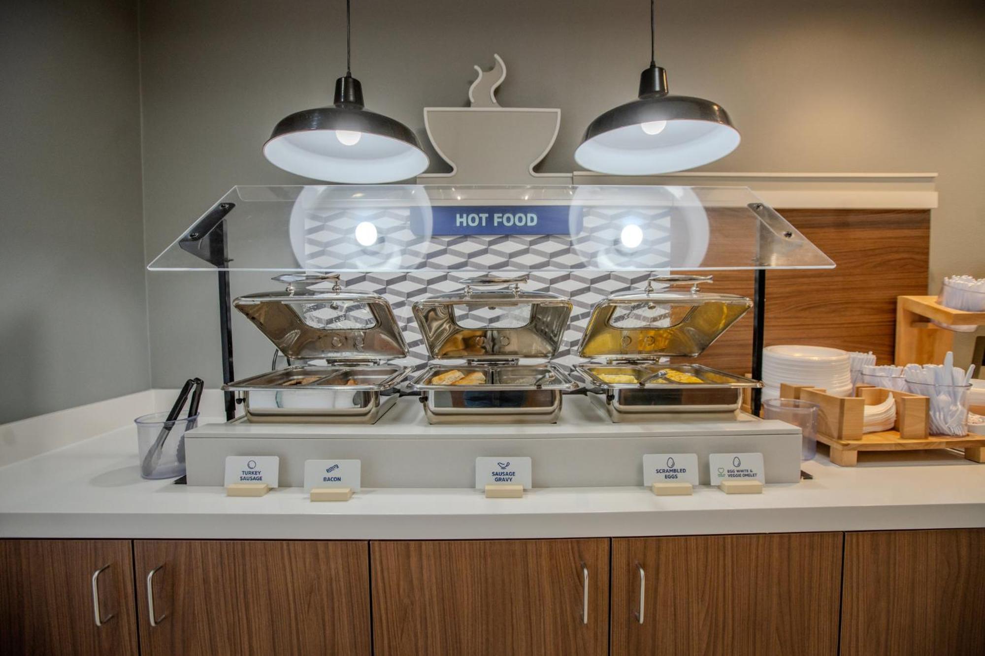 Holiday Inn Express & Suites Cleveland By Ihg Экстерьер фото