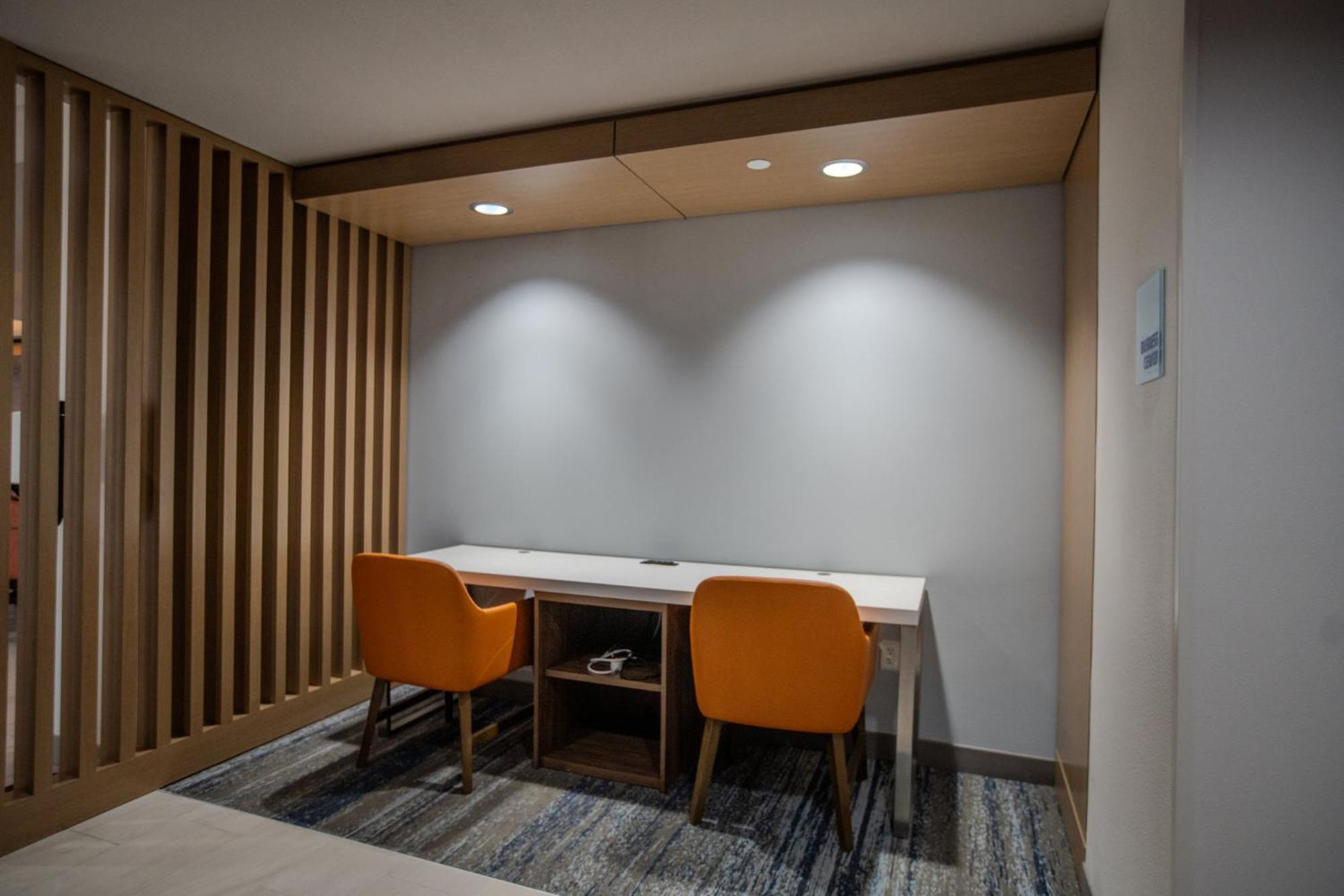 Holiday Inn Express & Suites Cleveland By Ihg Экстерьер фото