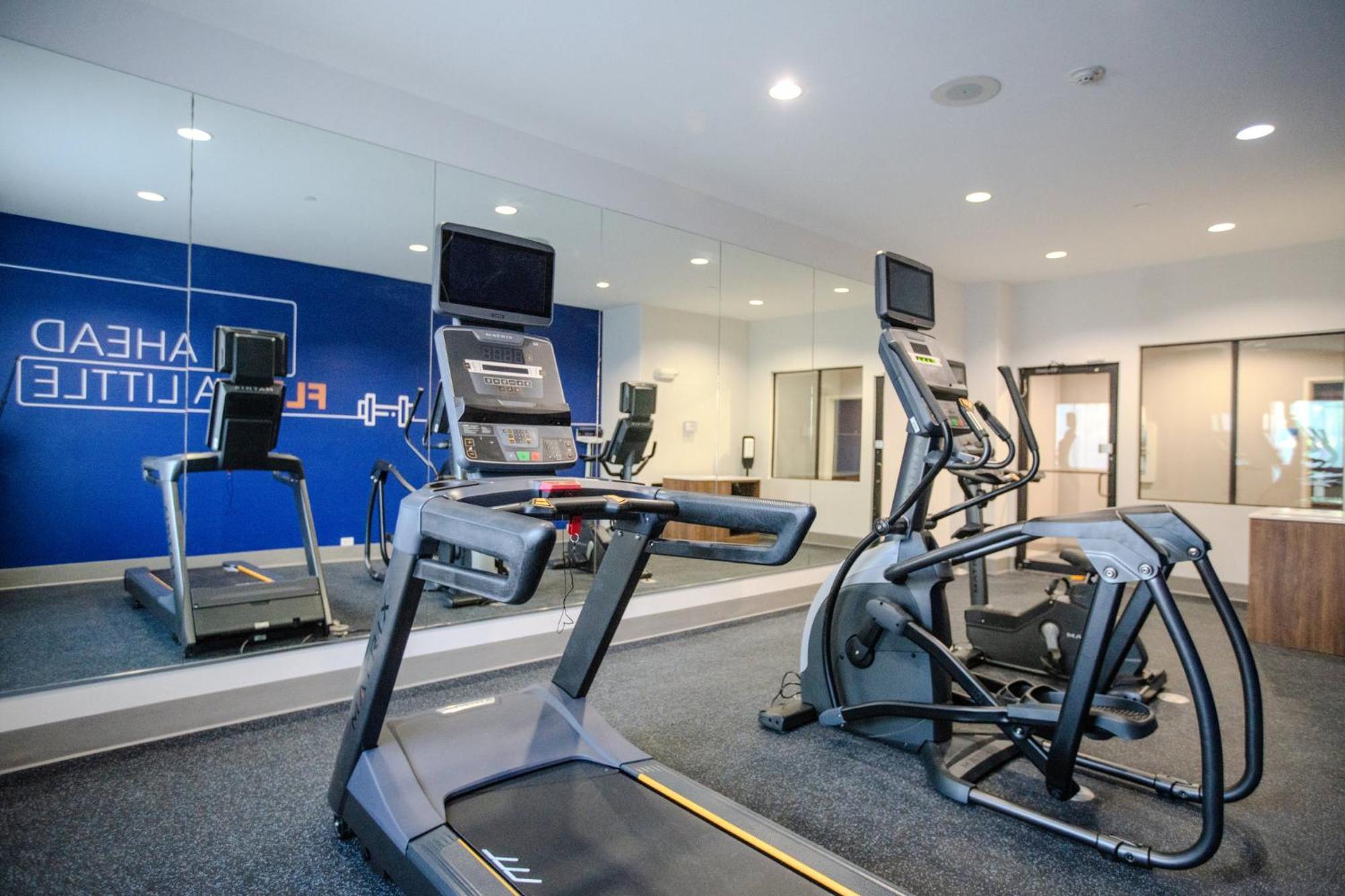 Holiday Inn Express & Suites Cleveland By Ihg Экстерьер фото