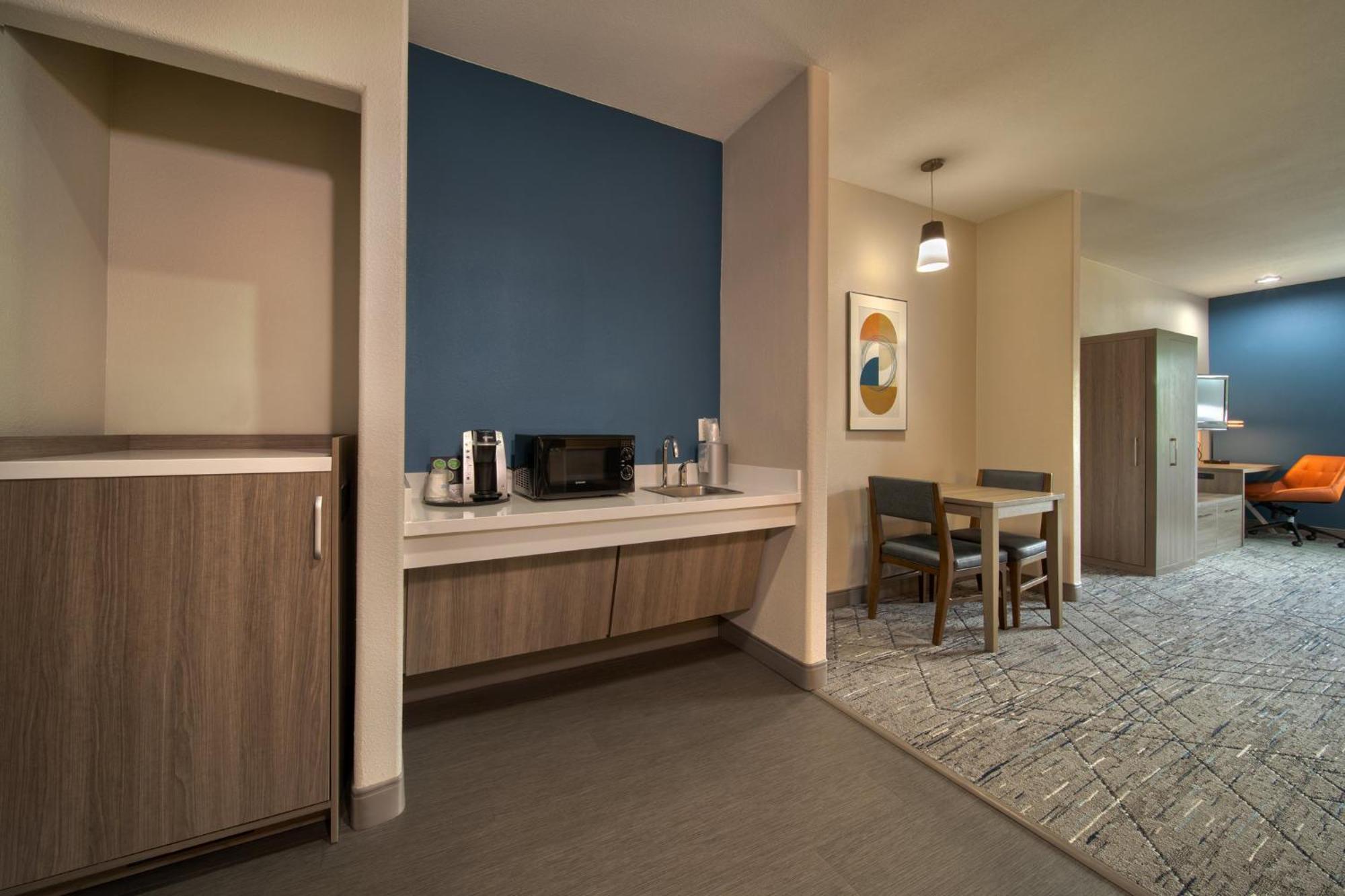 Holiday Inn Express & Suites Cleveland By Ihg Экстерьер фото